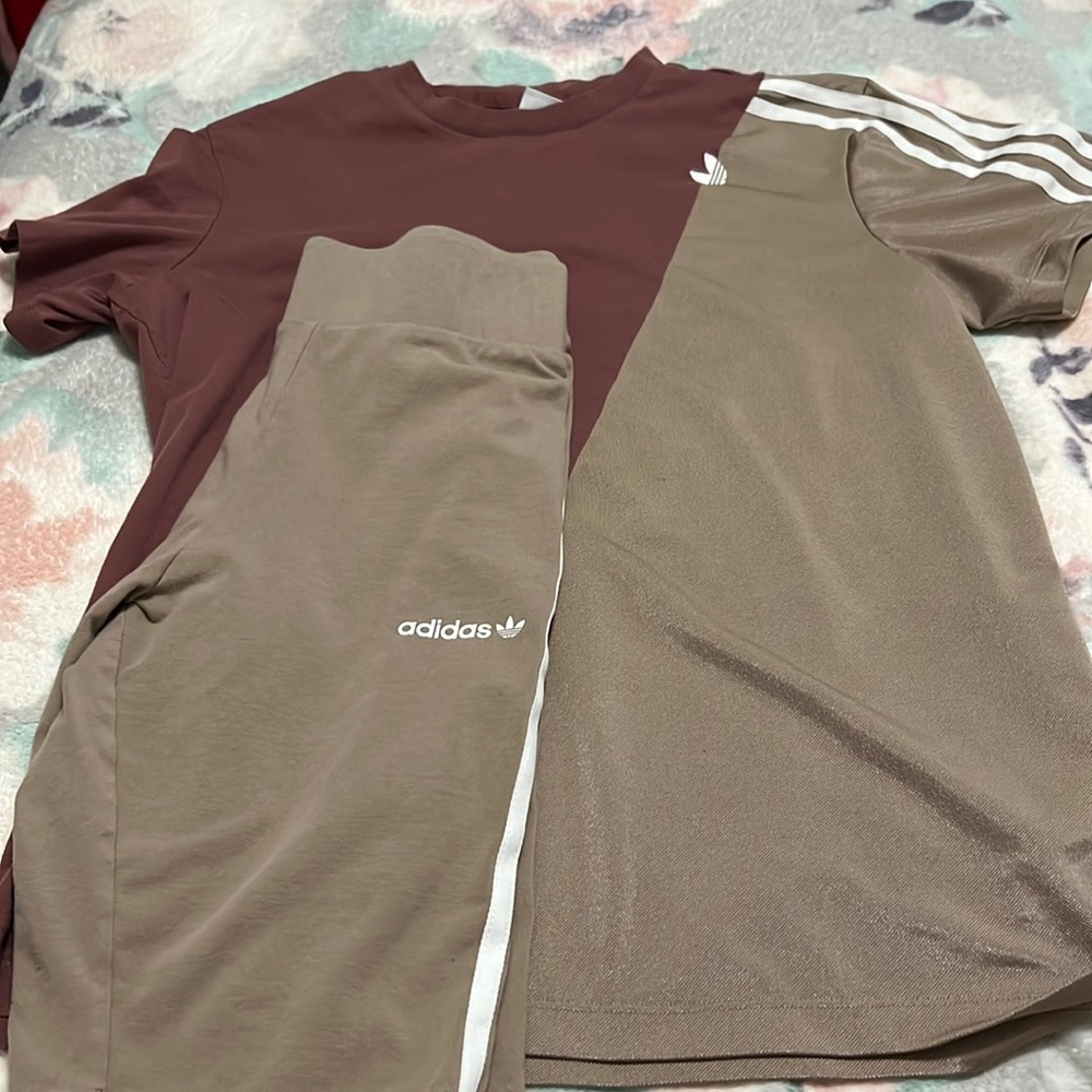 Shorts size small shirt shirt Xs fits big